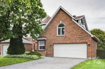 6 PEMBERTON Crescent, South of Baseline to Knoxdale, ON K2G 4Y9