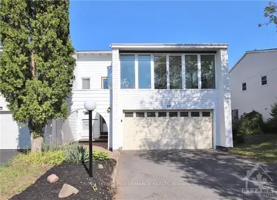 39 GRADY Crescent, South of Baseline to Knoxdale, ON K2H 5S2