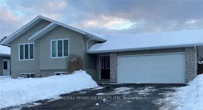 59 SPRUCE Street, Petawawa, ON K8H 3S4