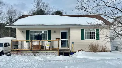 1319 VICTORIA Street, Petawawa, ON K8H 2E9