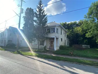 3258 LAKE DORE Road, North Algona Wilberforce, ON K0J 1X0