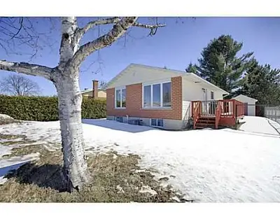 31 Herman Street, Petawawa, ON K8H 1W1