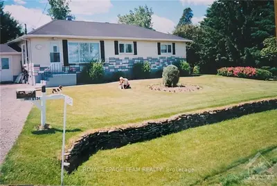 6134 BANK Street W, Greely - Metcalfe - Osgoode - Vernon and Area, ON K4P 1B4