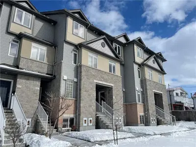 963 CUMMINGS Avenue, Cyrville - Carson Grove - Pineview, ON K1J 0B1