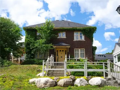 31 LAKESIDE Avenue, Dows Lake - Civic Hospital and Area, ON K1S 3H1