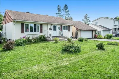 2 DAVID Drive, Meadowlands - Crestview and Area, ON K2G 2N9