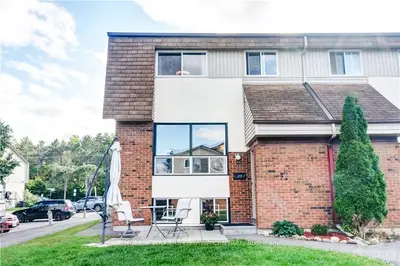 28 FORESTER Crescent B, Bells Corners and South to Fallowfield, ON K2H 8Y2