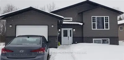 15 MUNRO Street, Laurentian Hills, ON K0J 1P0