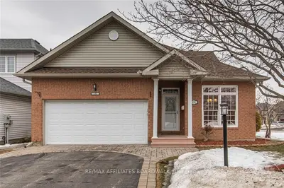 121 KITTIWAKE Drive, Stittsville - Munster - Richmond, ON K2S 2B8