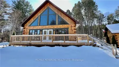 999 BLACK BAY Road, Petawawa, ON K8H 2W8