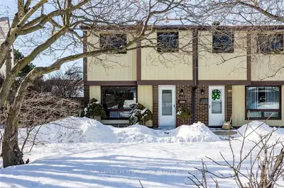 42 WOLFGANG Drive F, Barrhaven, ON K2J 1L6