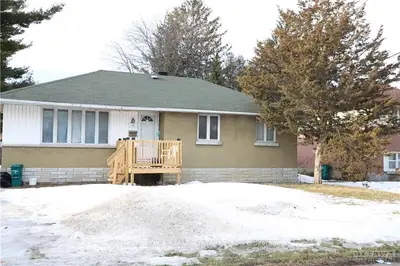 131 MEADOWLANDS Drive, Meadowlands - Crestview and Area, ON K2G 2S3