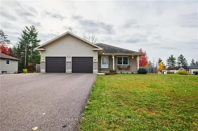 218 ORIOLE Crescent, Petawawa, ON K8H 0A7