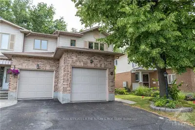 23 RAVENSCROFT Court B, Stittsville - Munster - Richmond, ON K2S 1R3