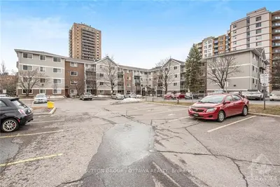 250 BRITTANY Drive 101, Manor Park - Cardinal Glen and Area, ON K1K 4M1