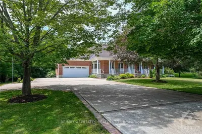 8 SOUTHPOINT Drive, Rideau Lakes, ON K7A 4S5