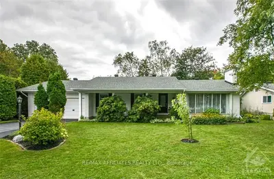 51 QUINPOOL Crescent, Bells Corners and South to Fallowfield, ON K2H 6H9