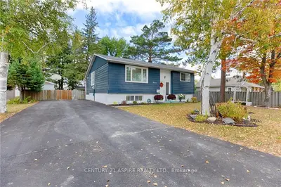 13 RUSSELL Street, Petawawa, ON K8H 1T8