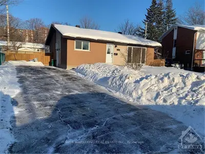 1333 AMESBROOKE Drive, Belair Park - Copeland Park and Area, ON K2G 2E8