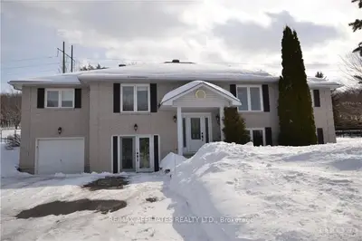 2900 ERNSIDE Crescent, Orleans - Cumberland and Area, ON K4C 1B6