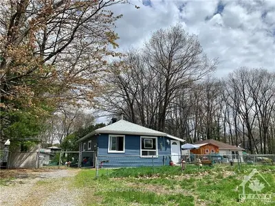 1077 BAYVIEW Drive, Constance Bay - Dunrobin - Kilmaurs - Woodlawn, ON K0A 3M0