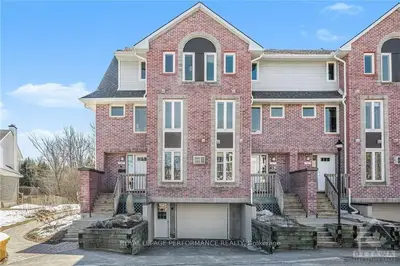 1 TIMBERVIEW Way 5, Bells Corners and South to Fallowfield, ON K2H 9M7