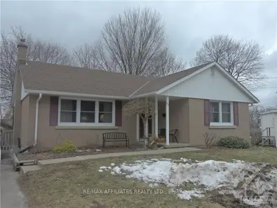 11 WESTON Crescent, Brockville, ON K6V 3A6