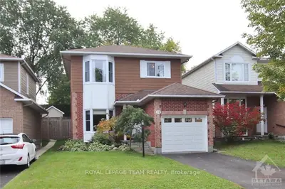 26 CASTLEFIELD Avenue, Stittsville - Munster - Richmond, ON K2S 1E5
