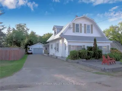 5 STEWART Street, Whitewater Region, ON K0J 1C0