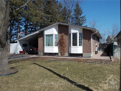 2741 TRAVERSE Drive, Billings Bridge - Riverside Park and Area, ON K1V 8B8