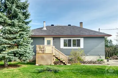 1764 KINGSDALE Avenue, Blossom Park - Airport and Area, ON K1T 1H6