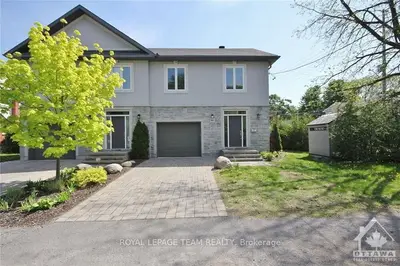987 BAKERVALE Drive, Carlington - Central Park, ON K1Z 6N4