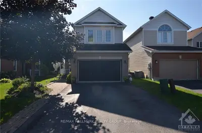 296 RUSTIC HILLS Crescent, Orleans - Cumberland and Area, ON K4A 5A5