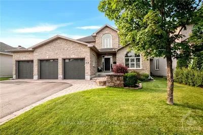 15 QUARTZ Crescent, Stittsville - Munster - Richmond, ON K2S 1Z3