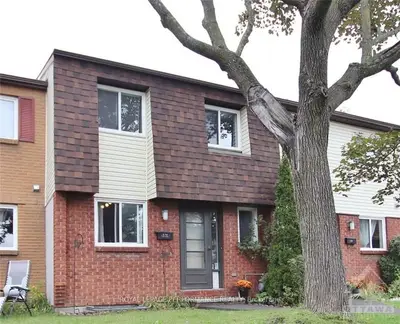 37 WOODVALE E, South of Baseline to Knoxdale, ON K2G 4H3