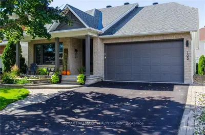 102 COURSIER Crescent, Orleans - Cumberland and Area, ON K4A 4N4
