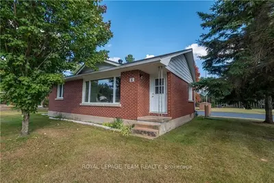 6 Sharon Street, Petawawa, On K8a 7j3