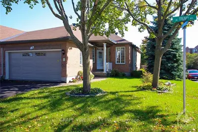 3 Trump Avenue, Carlington - Central Park, On K2c 4a7