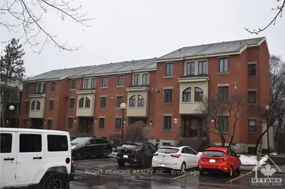 27 CRISPIN, Manor Park - Cardinal Glen and Area, ON K1K 2T7
