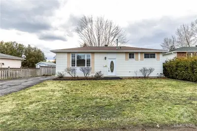 24 LAURIE Court, Kanata, ON K2L 1S4