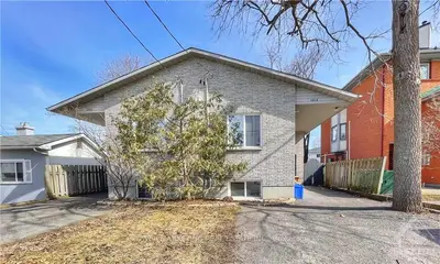2826 RICHMOND Road, Britannia Heights - Queensway Terrace N and Area, ON K2B 6S5