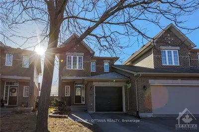 897 SCHOONER Crescent, Blossom Park - Airport and Area, ON K1V 1Y3