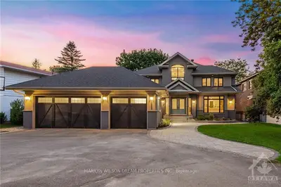 3683 REVELSTOKE Drive, Billings Bridge - Riverside Park and Area, ON K1V 7C2