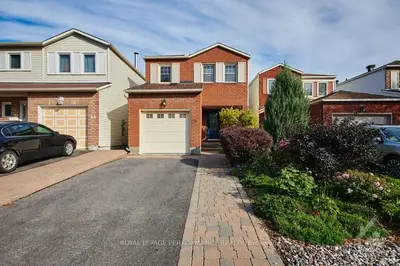 25 MANJU Street, Hunt Club - South Keys and Area, ON K1G 4T9