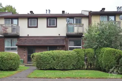 404 MONTFORT Street 5, Manor Park - Cardinal Glen and Area, ON K1L 8G7