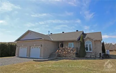 12 MEADOWVIEW Drive, North Grenville, ON K0G 1T0