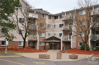 260 BRITTANY Drive 414, Manor Park - Cardinal Glen and Area, ON K1K 4M2
