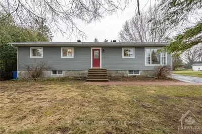 8161 BRUCE Street, Greely - Metcalfe - Osgoode - Vernon and Area, ON K0A 2P0