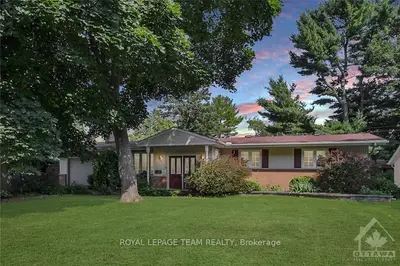 57 STINSON Avenue, Bells Corners and South to Fallowfield, ON K2H 6N5