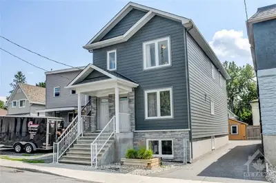216 CARILLON Street, Vanier and Kingsview Park, ON K1L 5X8